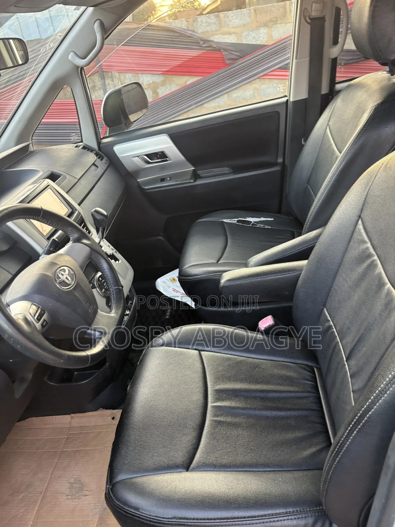 Toyota Voxy V 4WD 8-Seater 2011 Silver
