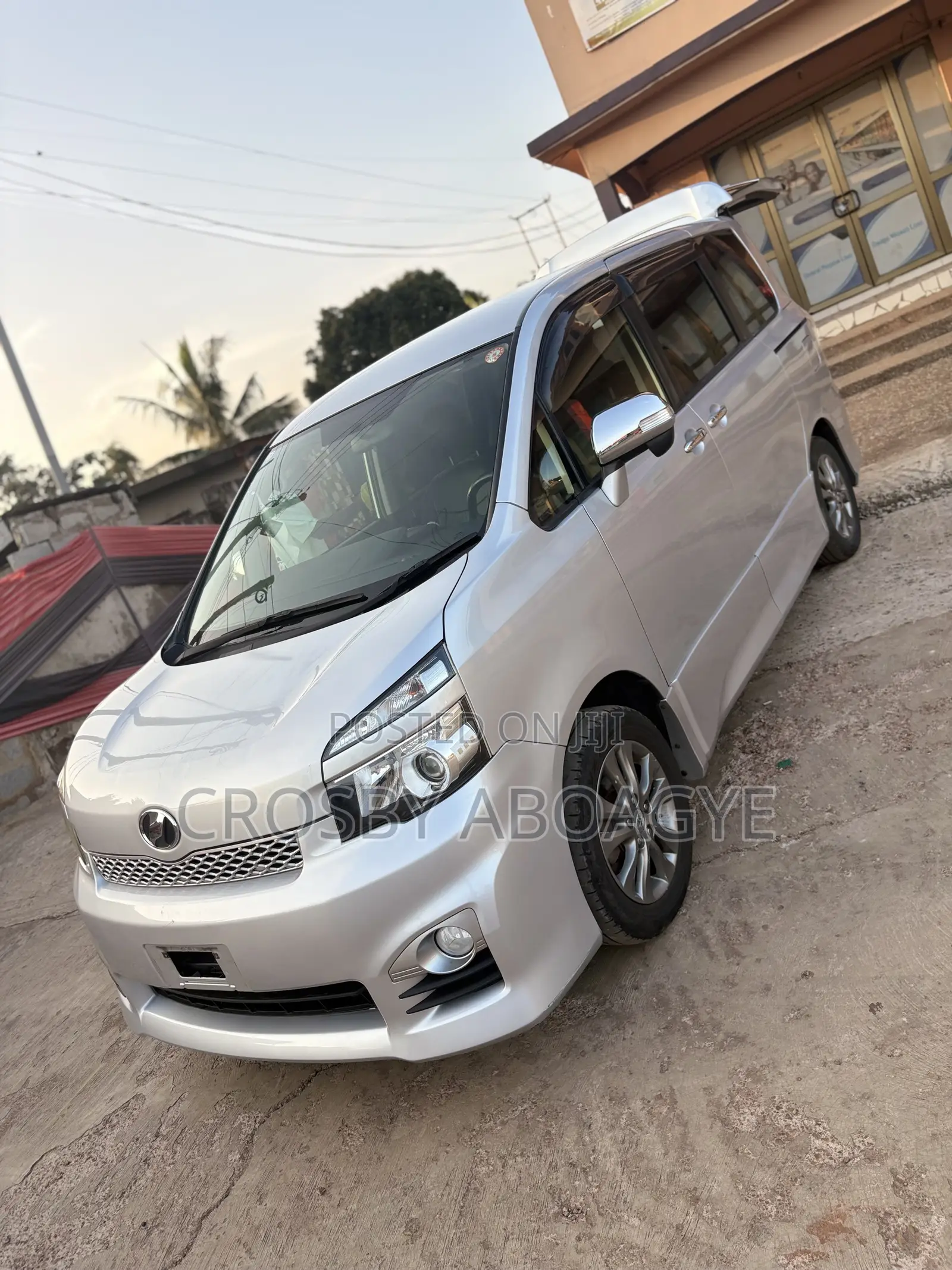 Toyota Voxy V 4WD 8-Seater 2011 Silver