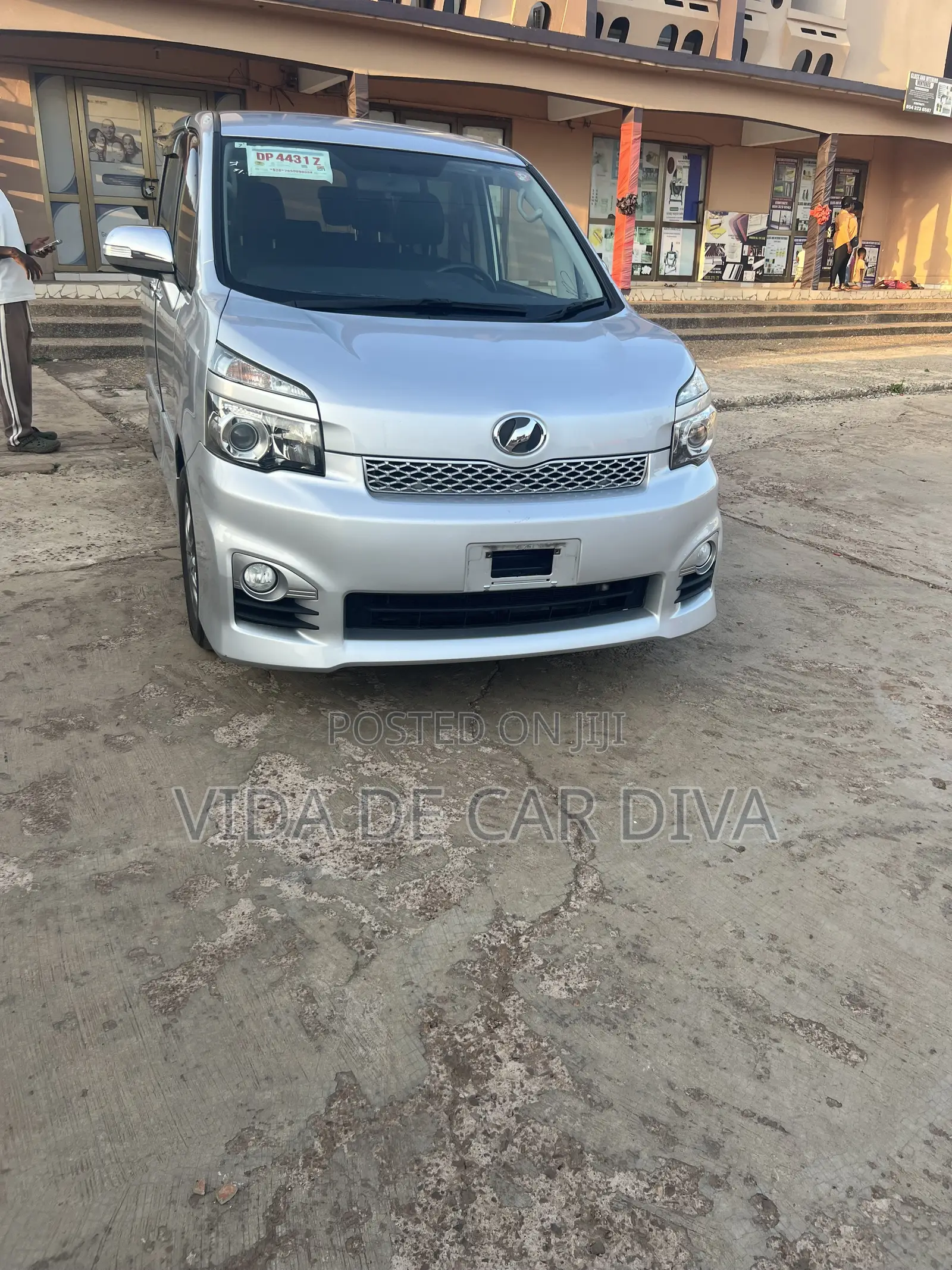 Toyota Voxy X 4WD 8-Seater 2012 Silver