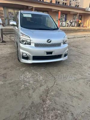 Toyota Voxy X 4WD 8-Seater 2012 Silver