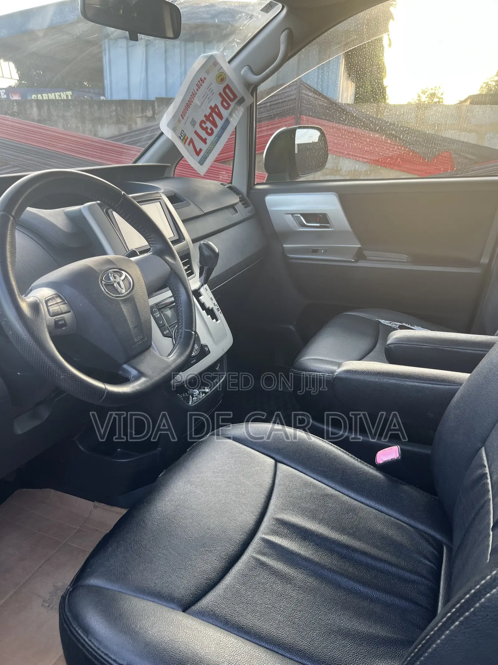 Toyota Voxy X 4WD 8-Seater 2012 Silver