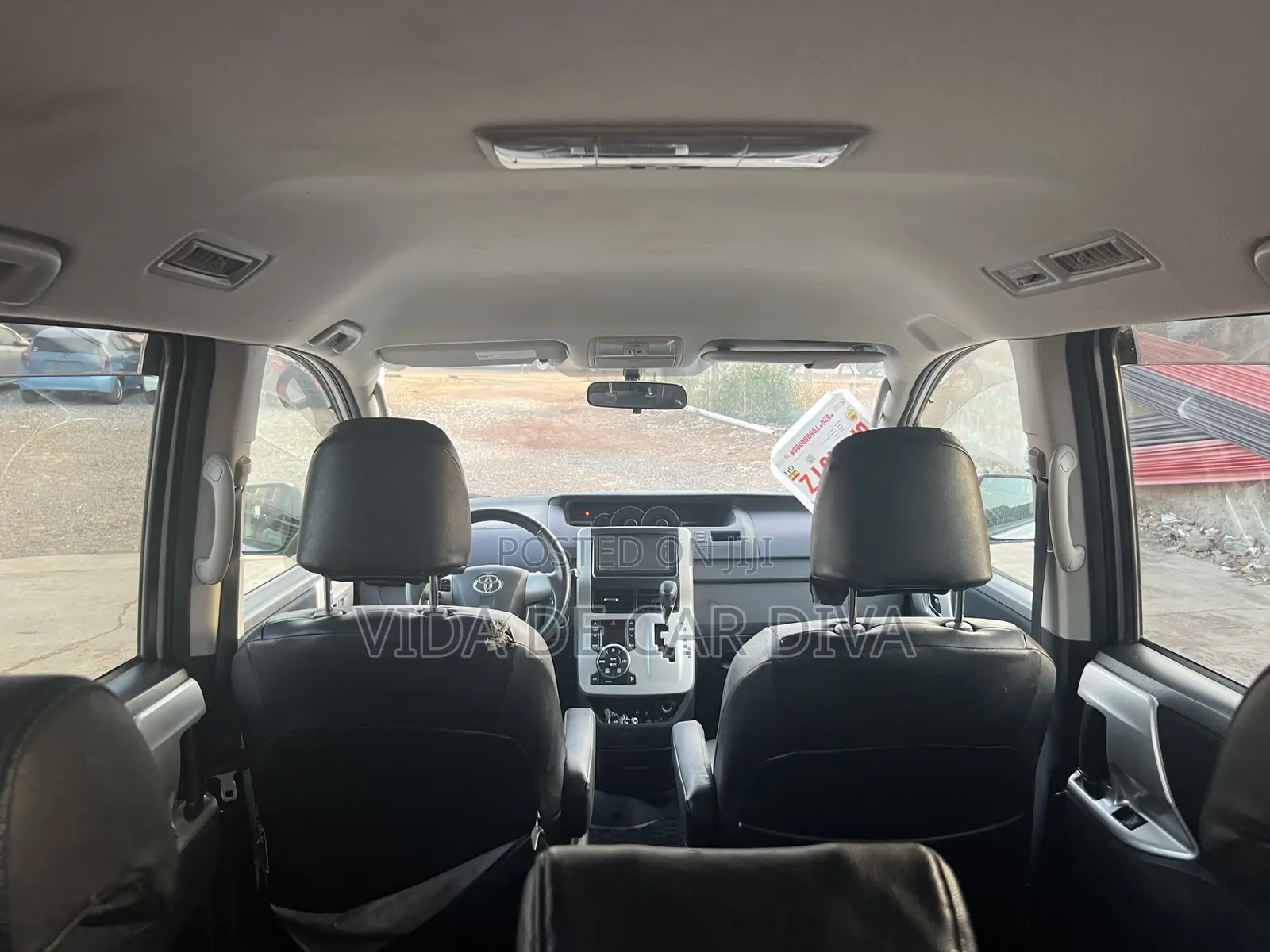 Toyota Voxy X 4WD 8-Seater 2012 Silver