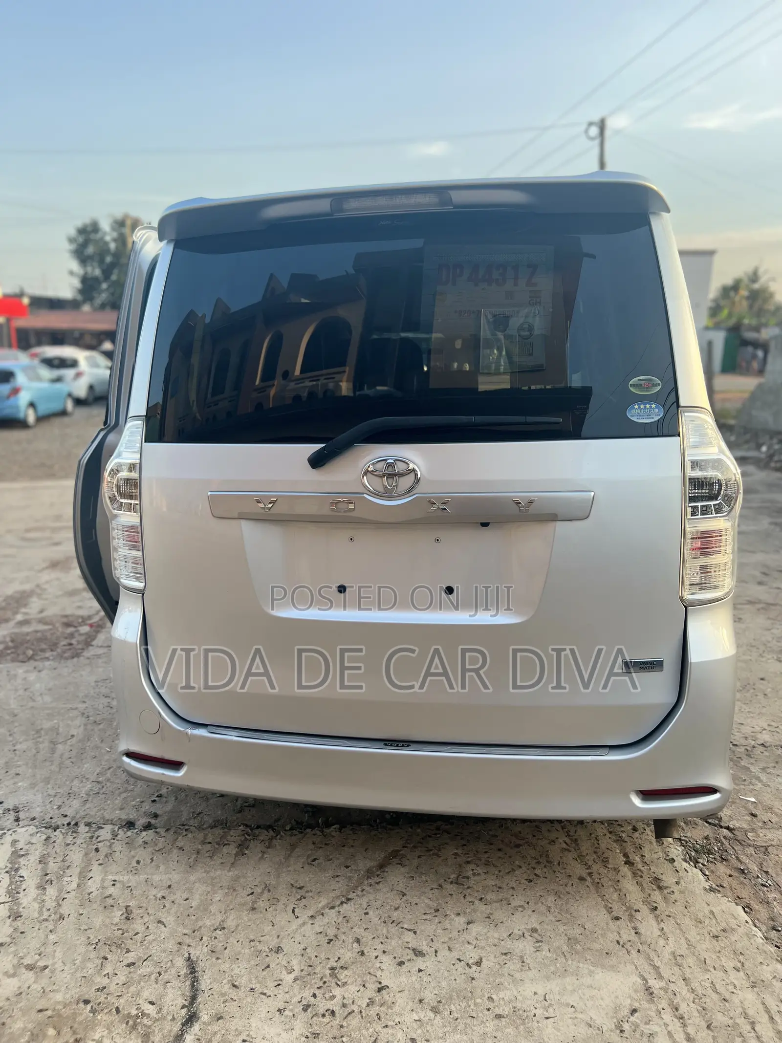 Toyota Voxy X 4WD 8-Seater 2012 Silver