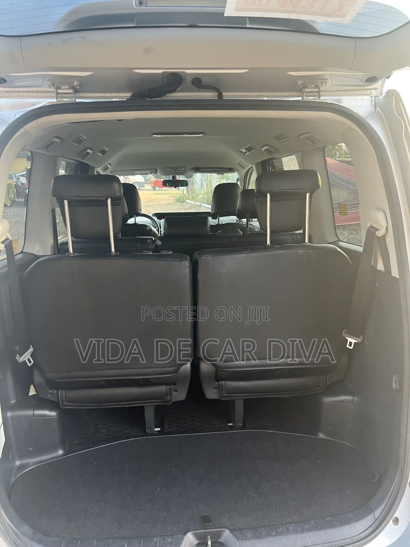 Toyota Voxy X 4WD 8-Seater 2012 Silver
