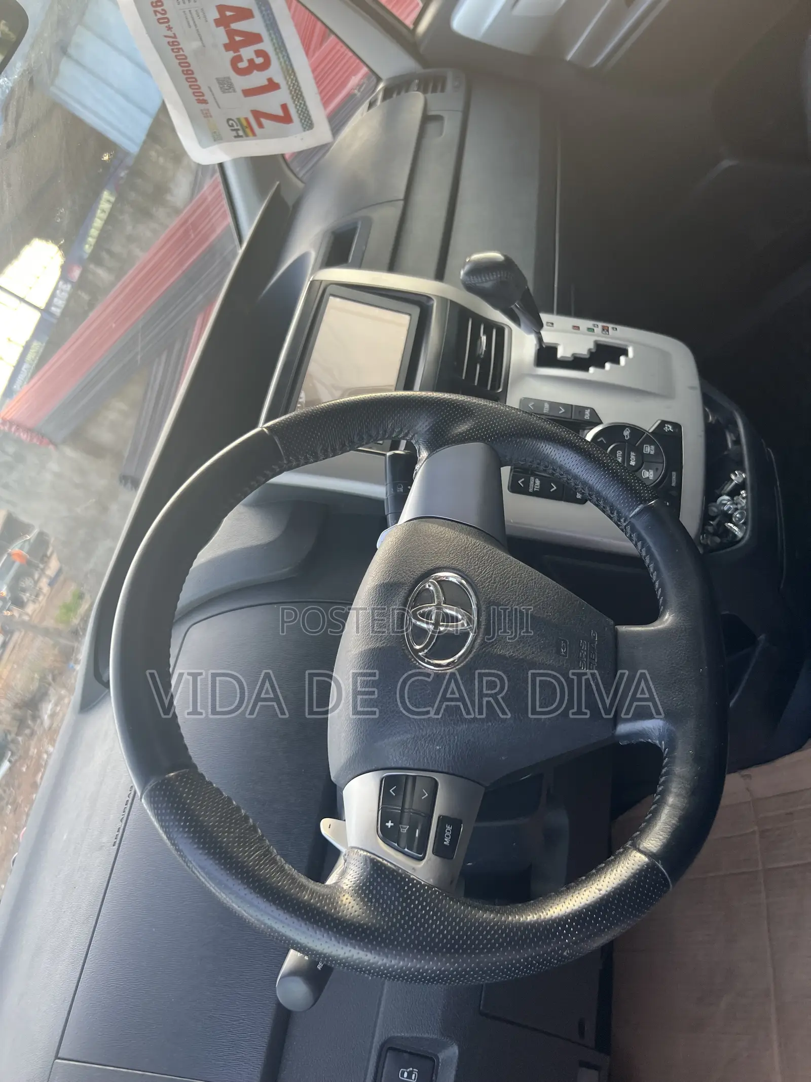 Toyota Voxy X 4WD 8-Seater 2012 Silver