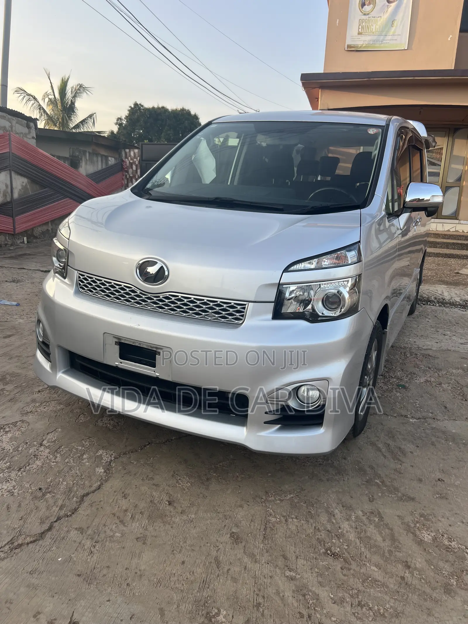 Toyota Voxy X 4WD 8-Seater 2012 Silver