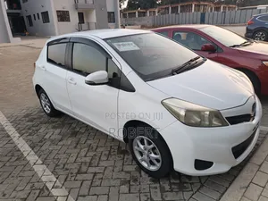 Toyota Vitz 1.3 FWD 5dr 2013 White