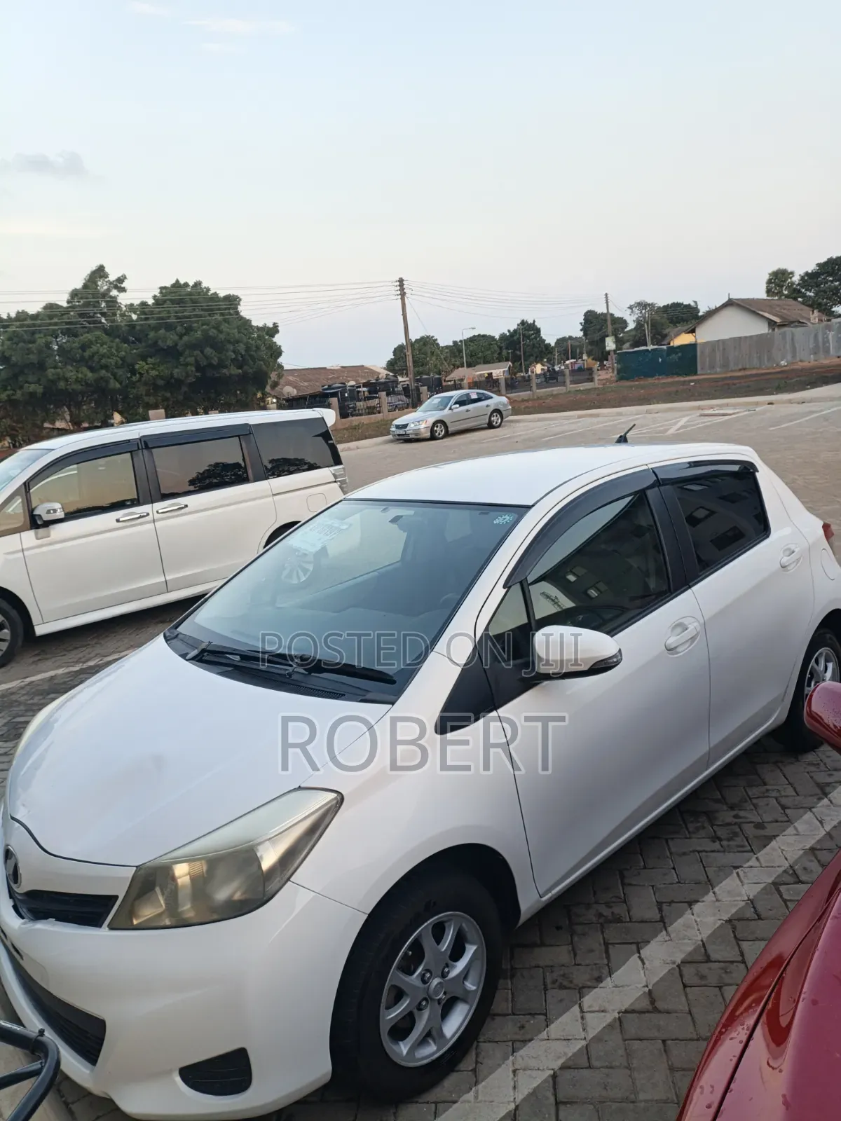 Toyota Vitz 1.3 FWD 5dr 2013 White