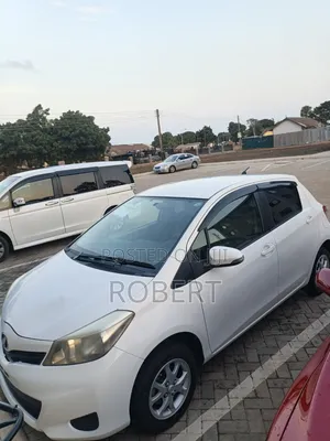 Toyota Vitz 1.3 FWD 5dr 2013 White