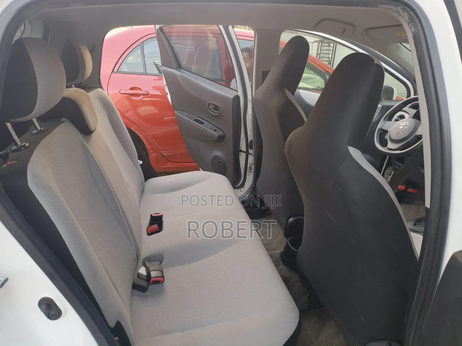 Toyota Vitz 1.3 FWD 5dr 2013 White
