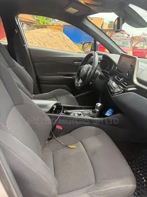 Toyota C-HR LE FWD 2019 Silver