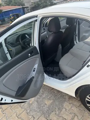 Hyundai Accent SE Sedan 2016 White