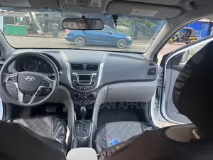 Hyundai Accent SE Sedan 2016 White