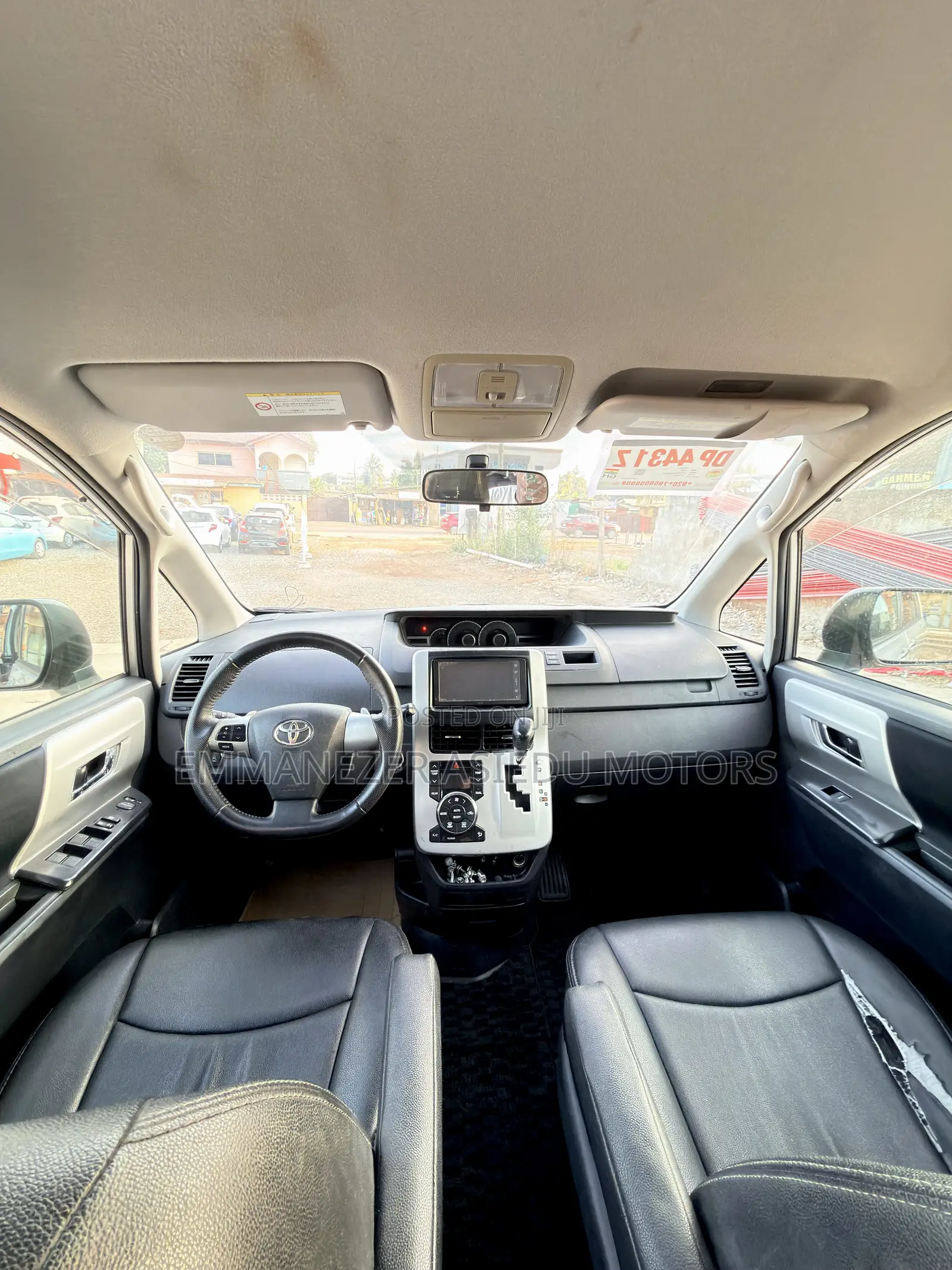 Toyota Voxy X L Edition 2WD 8-Seater 2012 Silver