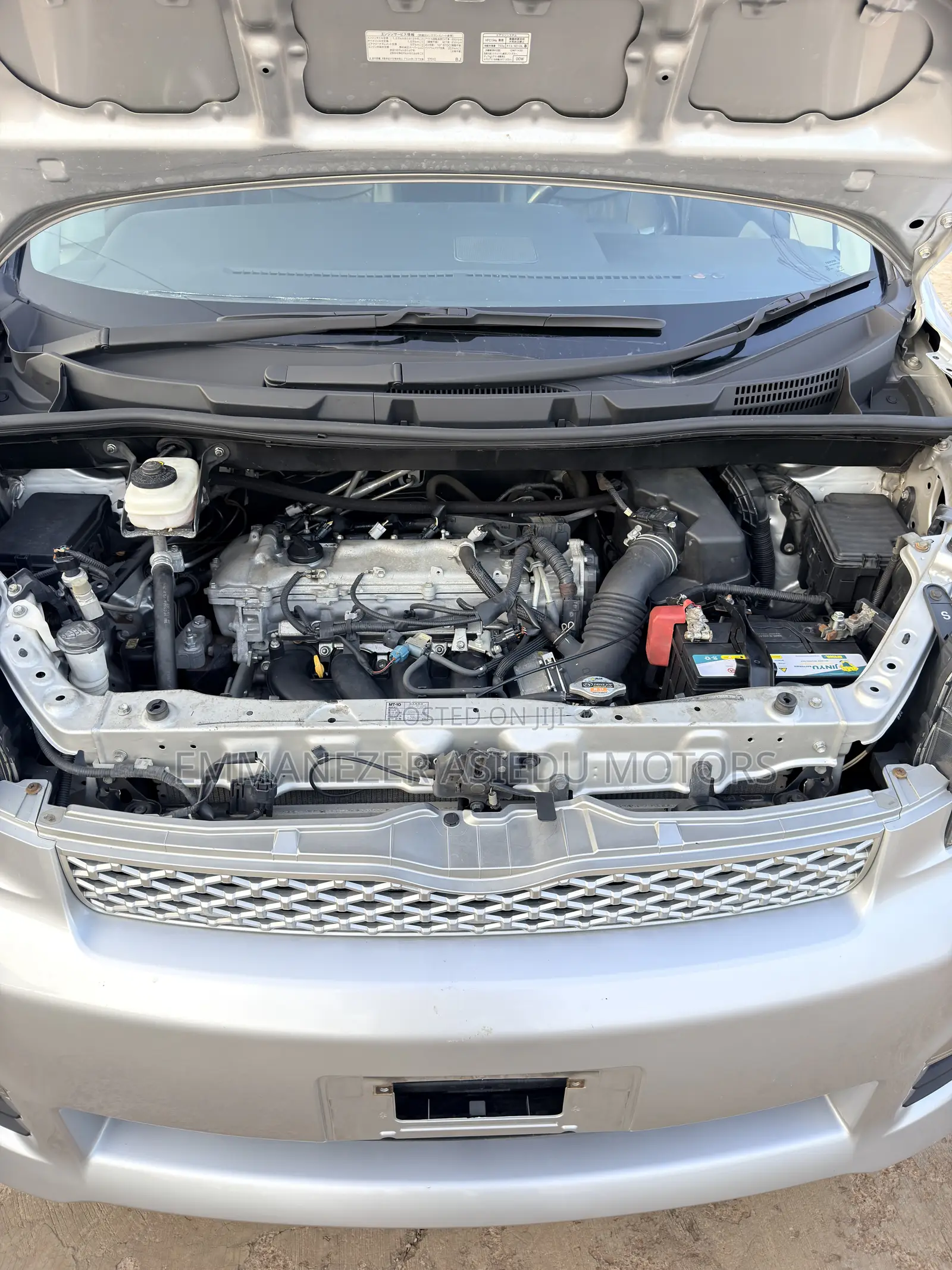 Toyota Voxy X L Edition 2WD 8-Seater 2012 Silver