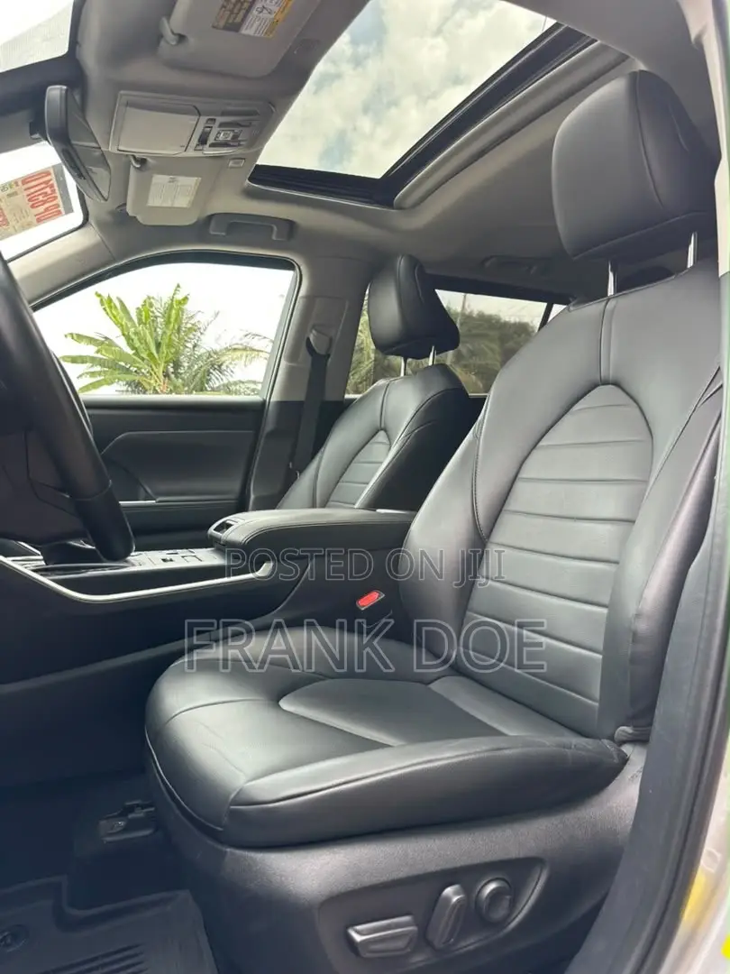 Toyota Highlander XLE AWD 2023 Silver