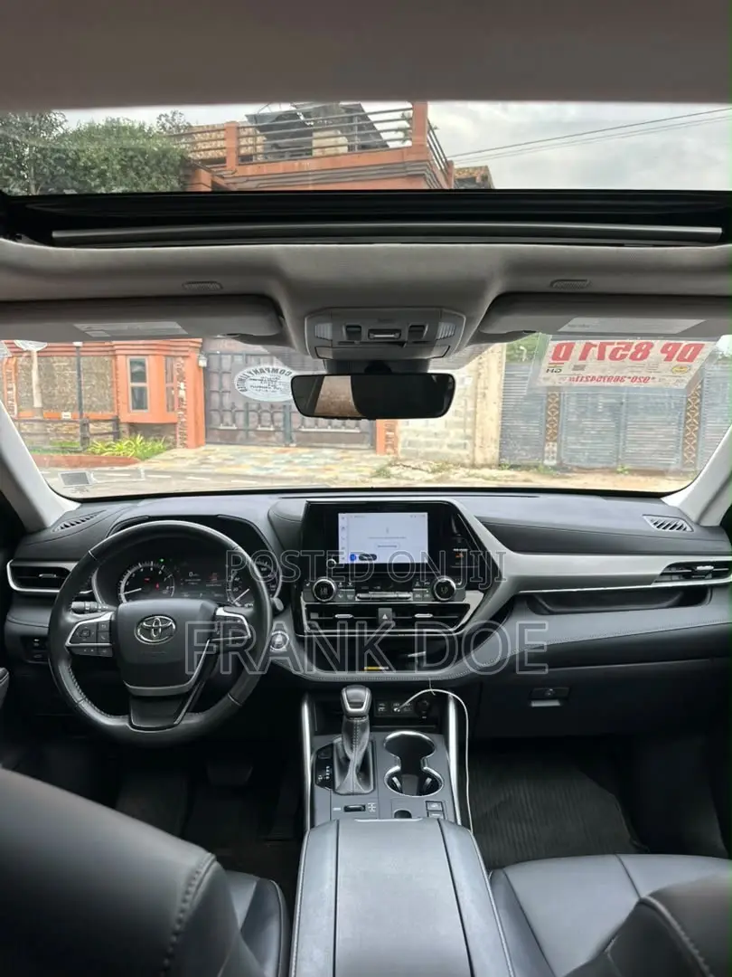 Toyota Highlander XLE AWD 2023 Silver