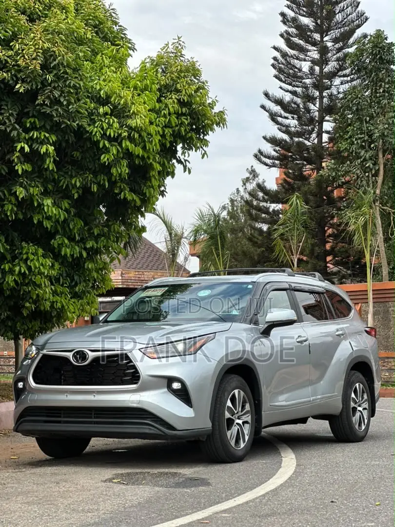 Toyota Highlander XLE AWD 2023 Silver