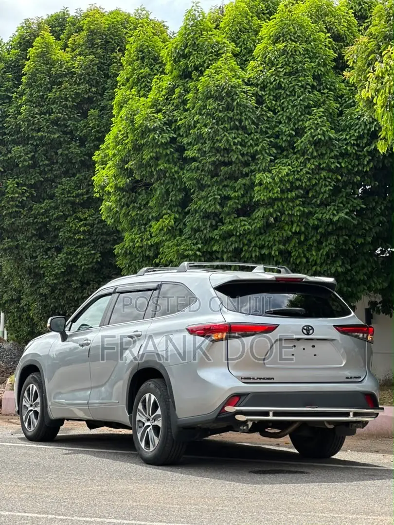 Toyota Highlander XLE AWD 2023 Silver