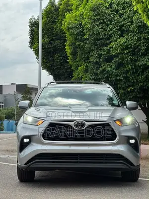 Toyota Highlander XLE AWD 2023 Silver