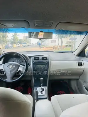 Toyota Corolla LE 4dr Sedan (1.8L 4cyl 4A) 2010 Gold