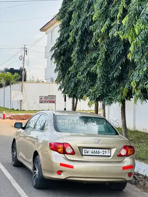 Toyota Corolla LE 4dr Sedan (1.8L 4cyl 4A) 2010 Gold