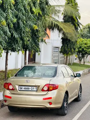 Toyota Corolla LE 4dr Sedan (1.8L 4cyl 4A) 2010 Gold