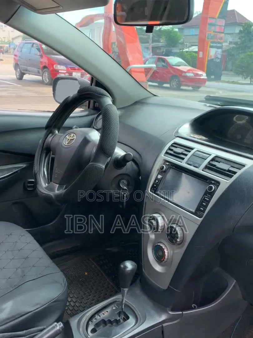 Toyota Yaris 2010 Blue