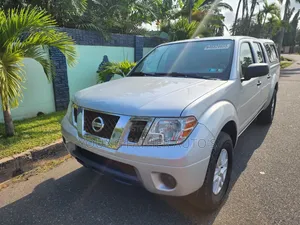 Nissan Frontier SL 4x4 Crew Cab 6 ft. box 139.9 in. WB 2016 Gray
