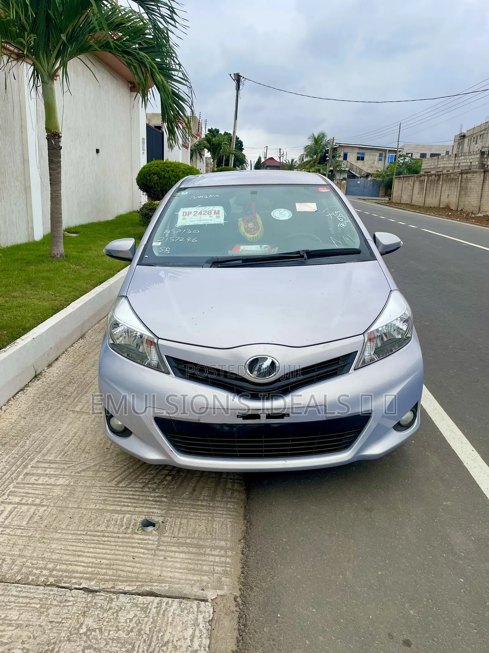 Toyota Vitz 2014 Silver