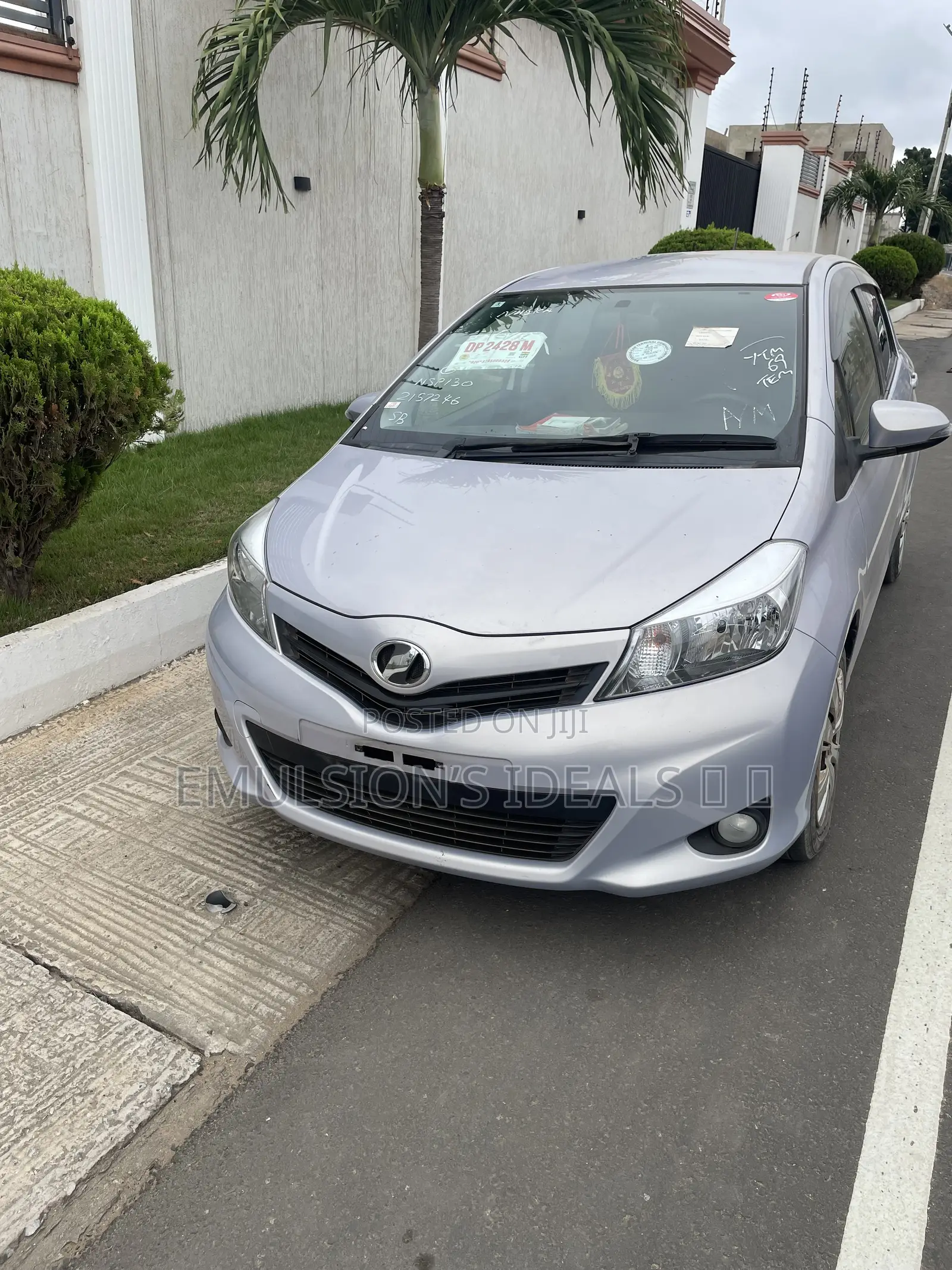 Toyota Vitz 2014 Silver