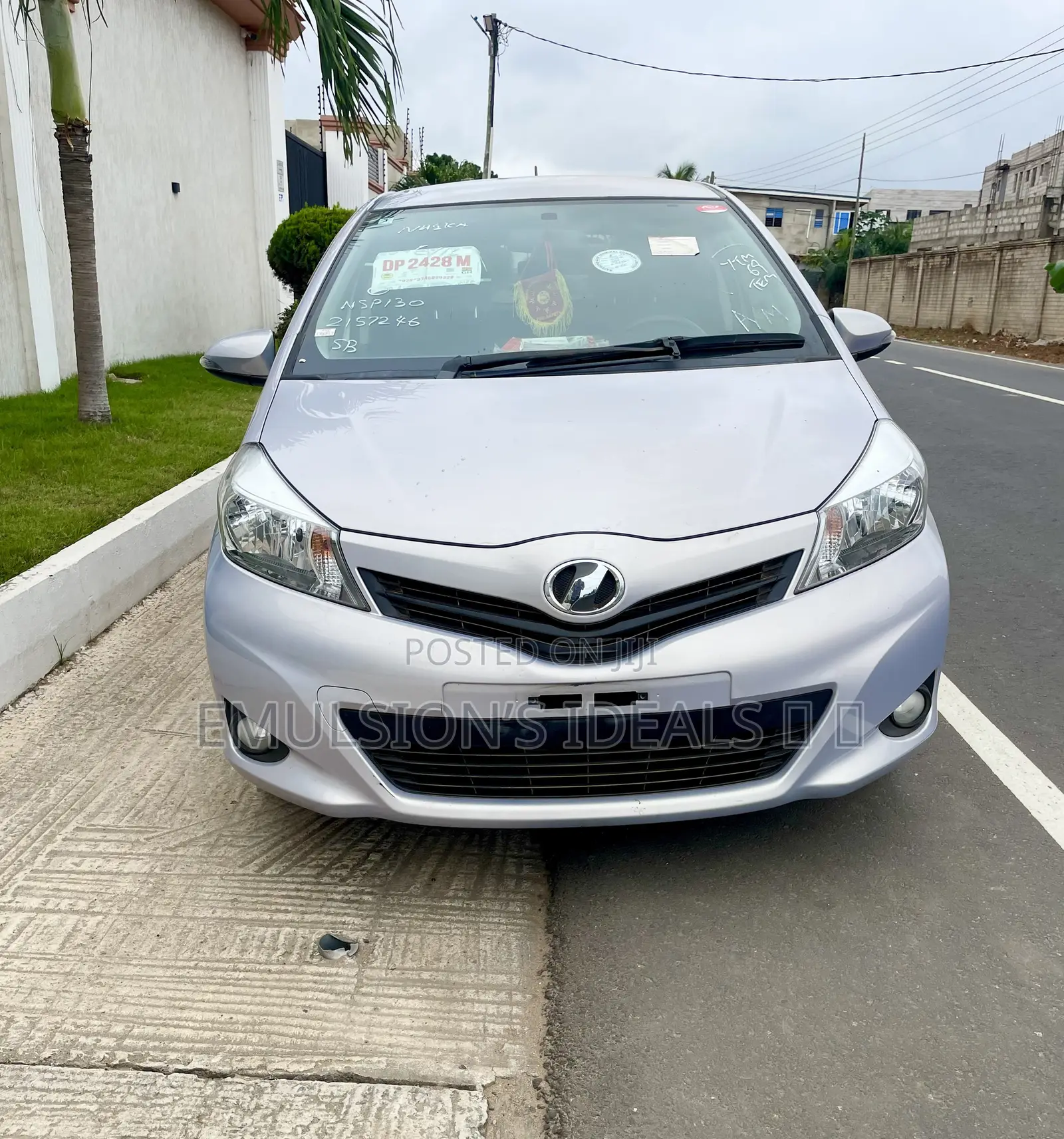 Toyota Vitz 2014 Silver