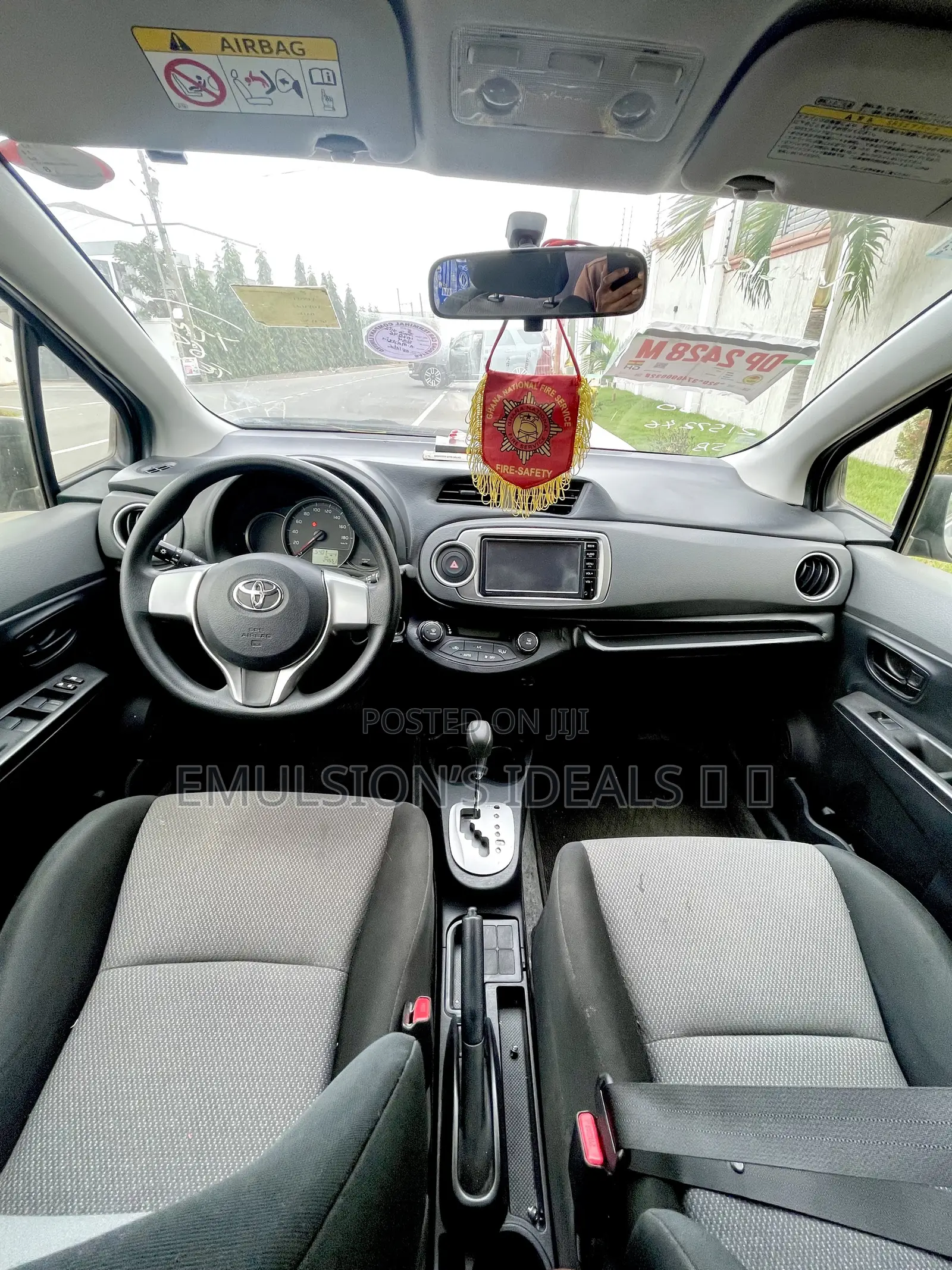Toyota Vitz 2014 Silver