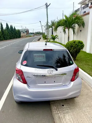 Toyota Vitz 2014 Silver