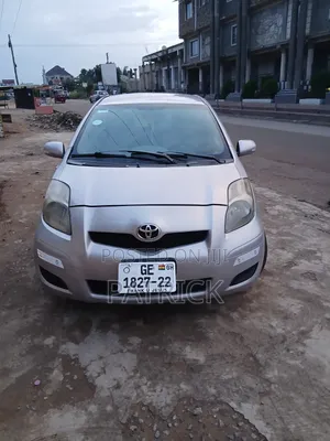 Toyota Vitz 1.3 FWD 5dr 2010 Silver