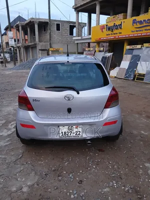Toyota Vitz 1.3 FWD 5dr 2010 Silver