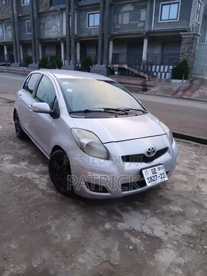 Toyota Vitz 1.3 FWD 5dr 2010 Silver