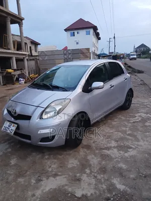 Toyota Vitz 1.3 FWD 5dr 2010 Silver