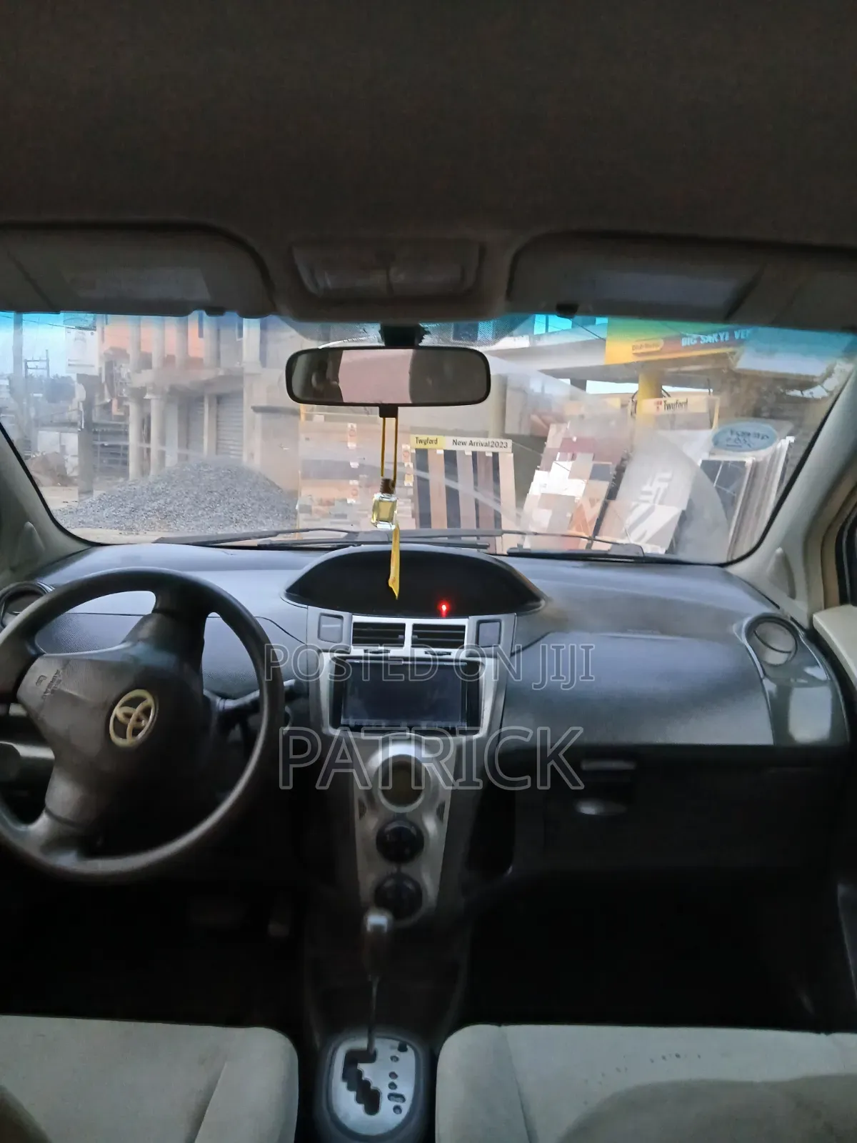Toyota Vitz 1.3 FWD 5dr 2010 Silver