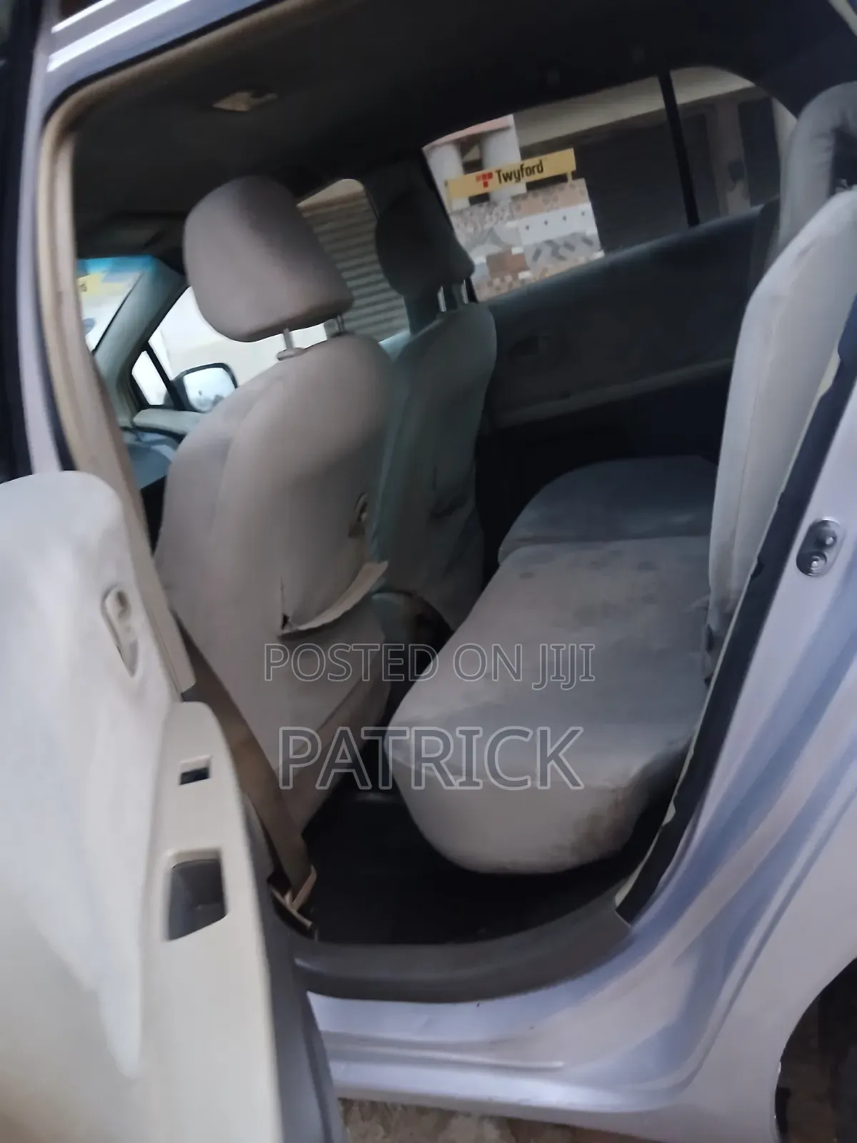 Toyota Vitz 1.3 FWD 5dr 2010 Silver