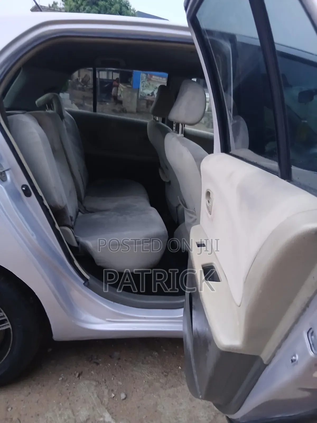 Toyota Vitz 1.3 FWD 5dr 2010 Silver