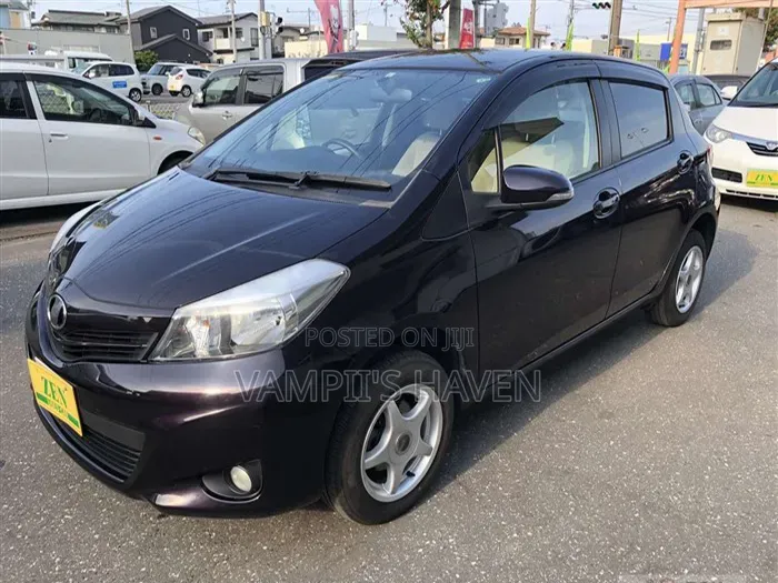 Toyota Vitz 1.3 FWD 3dr 2013 Black