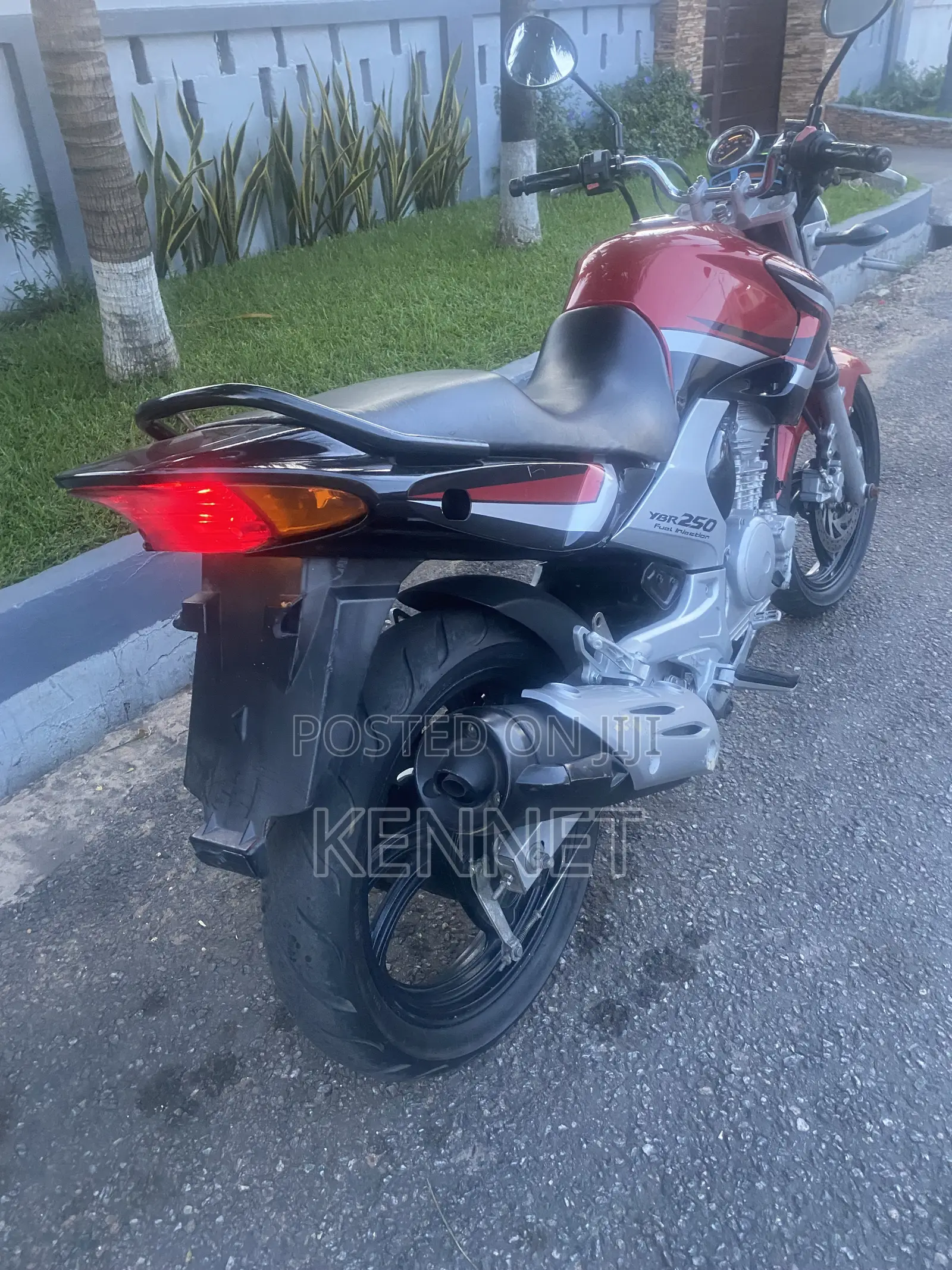 Yamaha YBR 2025 Red