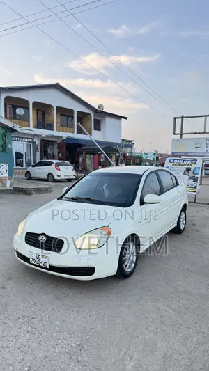 Hyundai Accent 2010 Off white