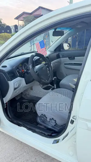 Hyundai Accent 2010 Off white