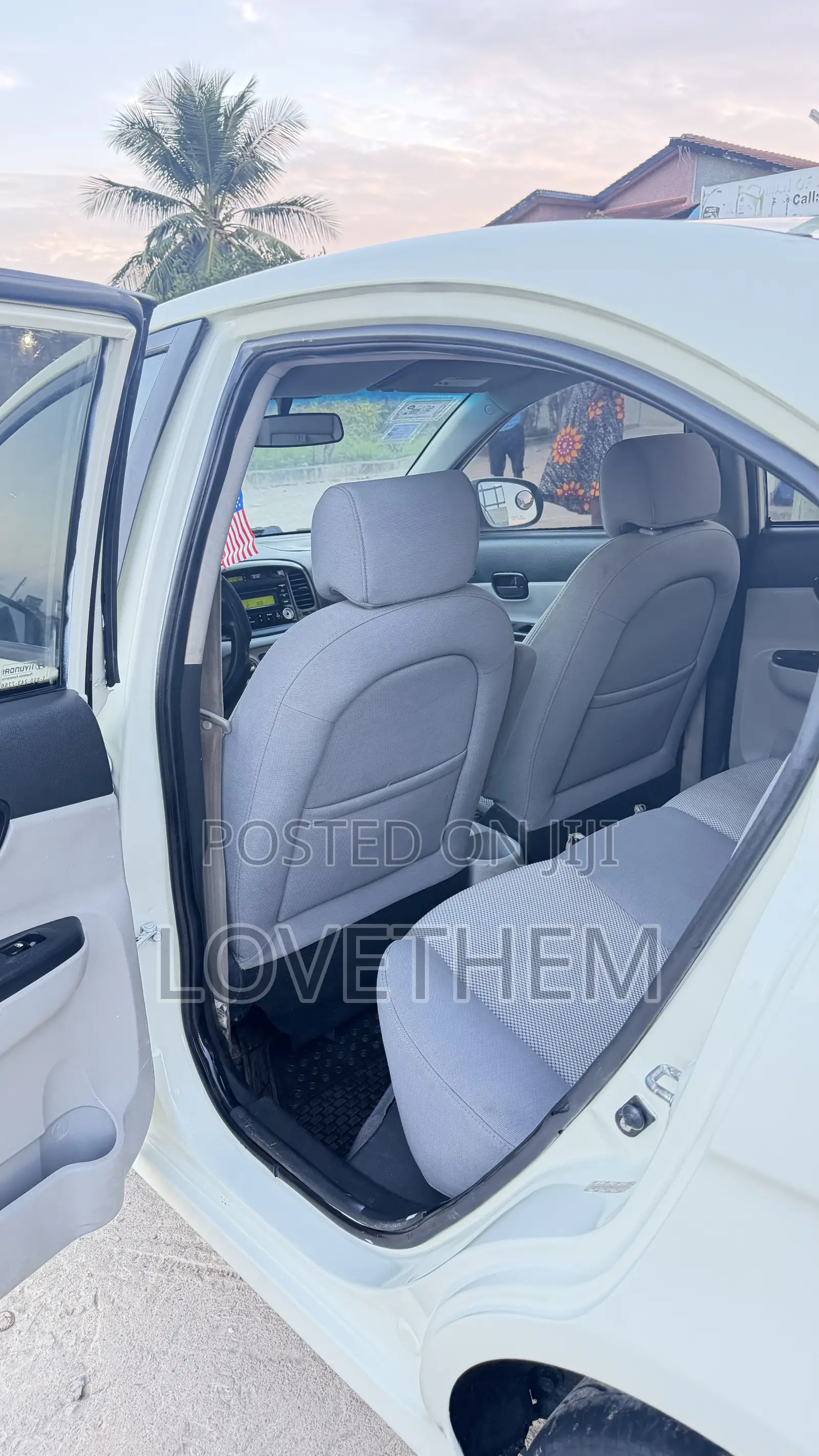 Hyundai Accent 2010 Off white
