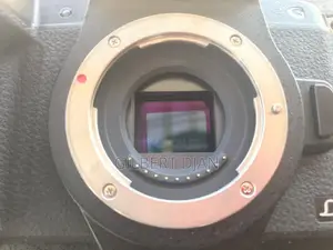 LUMIX G85 With Meiki 35mm F1.4 Prime Lens