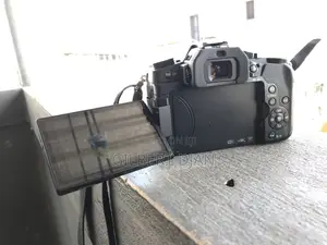 LUMIX G85 With Meiki 35mm F1.4 Prime Lens