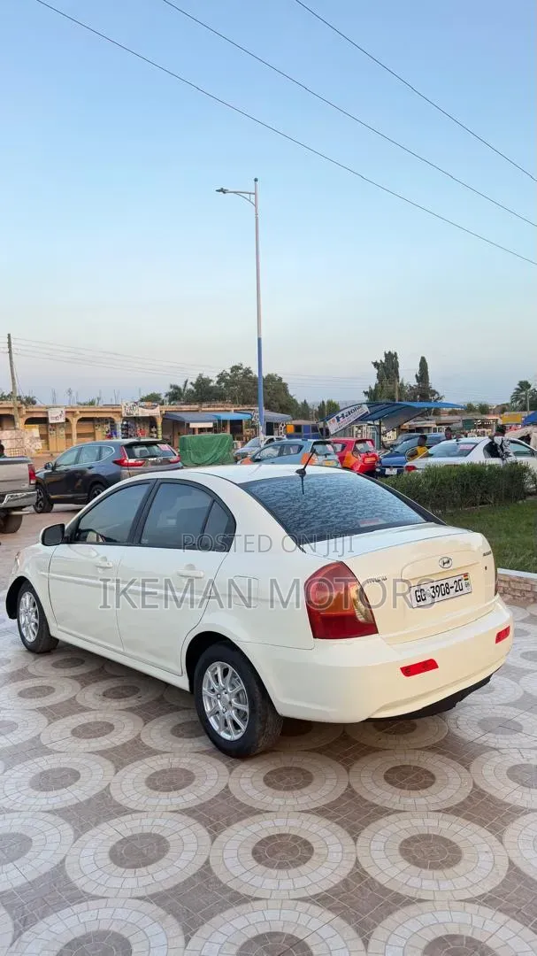 Hyundai Accent GLS Automatic 2010 White