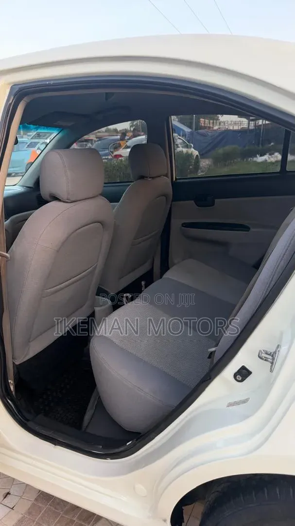 Hyundai Accent GLS Automatic 2010 White
